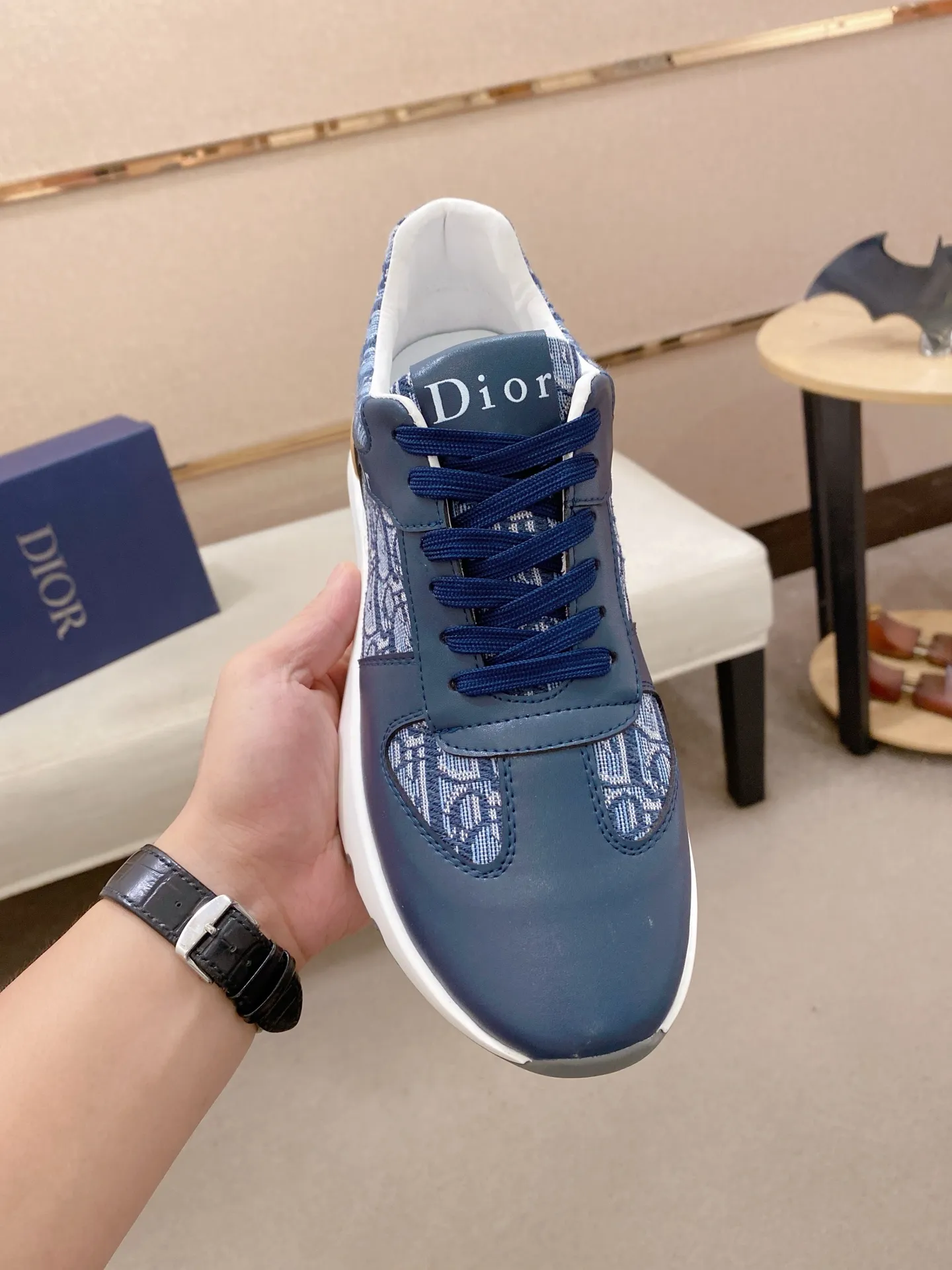 Factory price: 440💰[Dior·Dior] New casual sports style men's shoes, new spring and summer design, perfect workmanship, lace-up lazy style to create wardrobe quality, upper: imported first-layer cowhide, sheepskin lining is soft and comfortable, ultra-light TPU wear-resistant outsole, simple, versatile fashion men's shoes, excellent color code number 38--44. (Can be customized for 45 non-refundable)